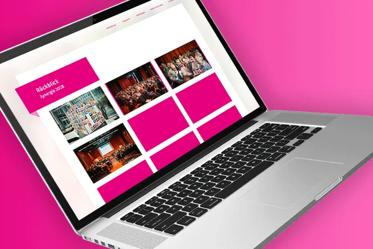 Event-Webseite im medi-Design auf dem Laptop: Rückblick Synergie 2018 mit Fotogalerie