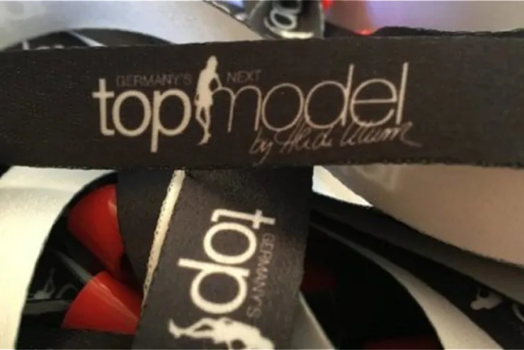 Schwarze Lanyards mit dem Schriftzug Germany's Next Topmodel by Heidi Klum