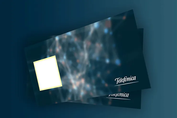 Zwei Tickets im Telefónica-Design mit Netzwerkgrafik, Telefónica-Logo und hellem Feld für den Code